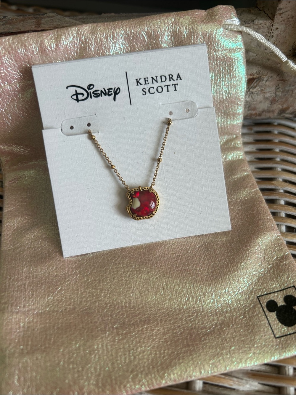 Kendra Scott Disney Snow White necklace features a bitten apple pendant - Picture 4 of 6